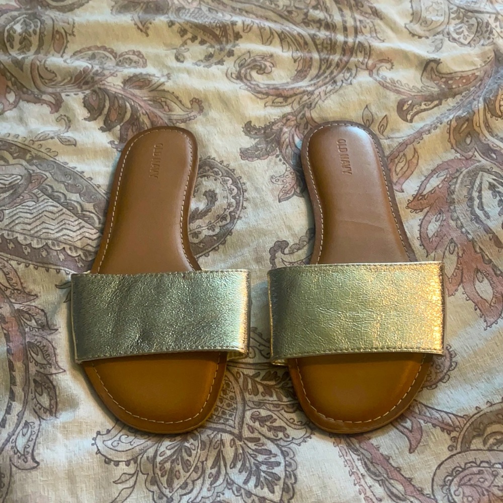NWOT Gold slides, size 8
